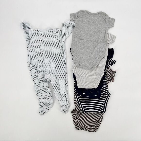 Lot of Baby Boy Onesies and Sleeper Carter's Sz 6 Months - Picture 2 of 4